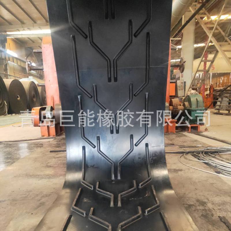 青岛供应黑色耐高温橡胶输送带凹凸花纹输送带 人字纹输送带