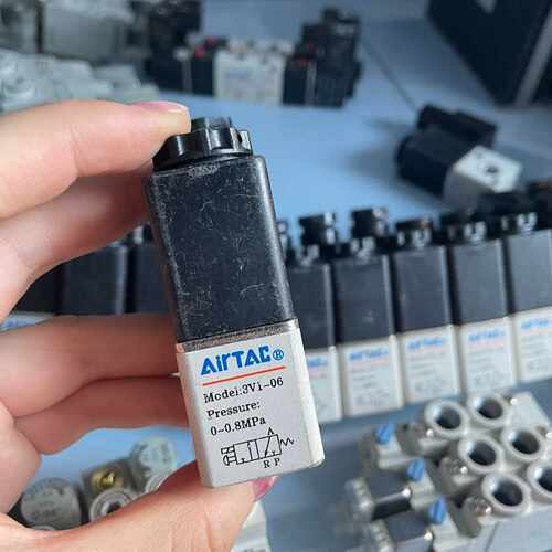 议价亚德客AIRTAC电磁阀3V106原装拆机实物拍摄维修