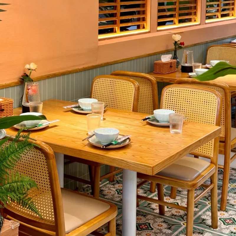 东南亚融合餐厅桌椅组合泰式大排档餐桌椅小吃实木烧烤店面馆藤编