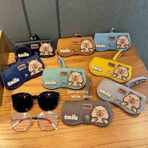 可爱卡皮巴拉眼镜包便携学生近视眼镜保护套太阳墨镜盒收纳袋挂包