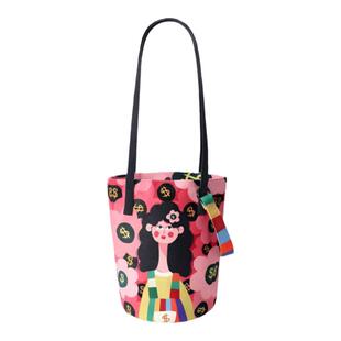 拾嘉x粉红女郎 单肩斜挎大水桶包2024新款原创卡通文艺风帆布包女