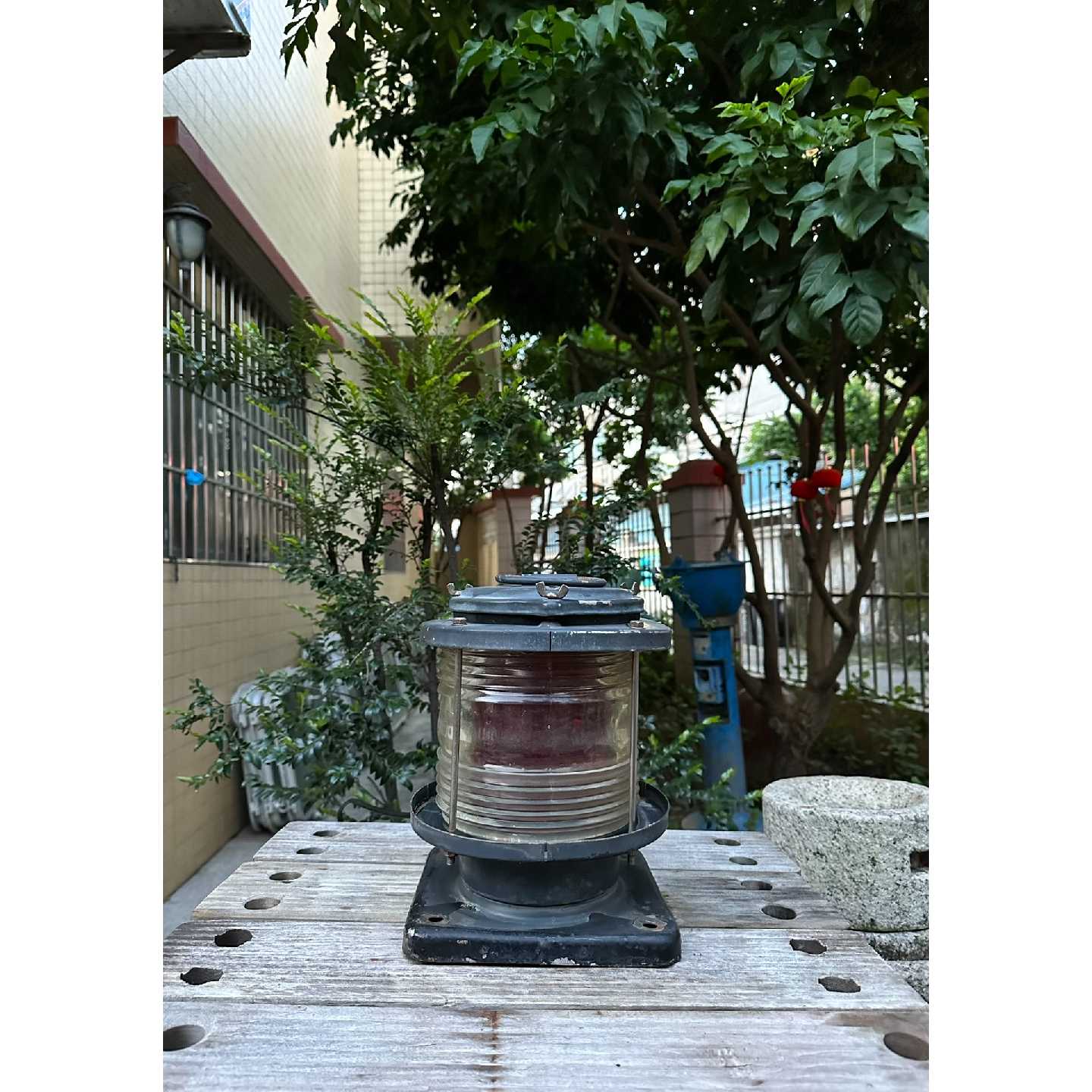 船用不锈钢信号灯拆船老灯具不锈钢外壳玻璃灯罩内置红色玻图片