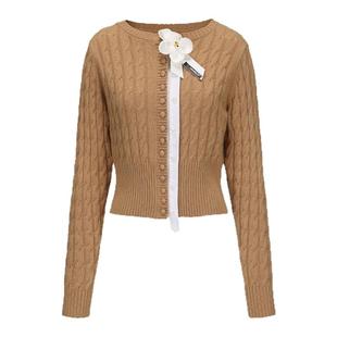 LACERTA2025秋季新款时尚绞花羊毛针织外套女双门襟花朵点缀外套