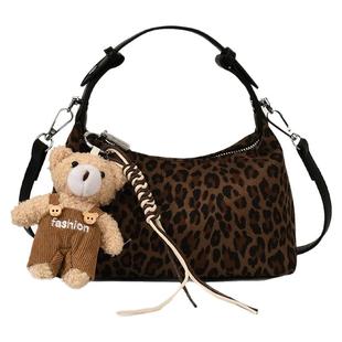 超火小众豹纹包包女2025新款秋冬季百搭斜挎包时尚精致手提小拎包