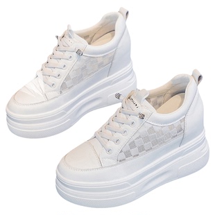 隐形内增高女鞋10cm厚底小白鞋女透气小个子真皮松糕鞋2025秋新款