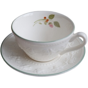 正品wedgwood威基伍德假日欢愉树莓浮雕红茶咖啡杯碟情侣对杯礼盒