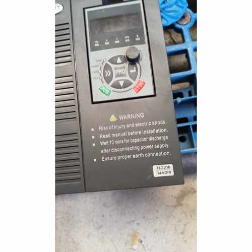 奥地特AD300-2.2KW变频器一台。成色自定义，带面板延-询价