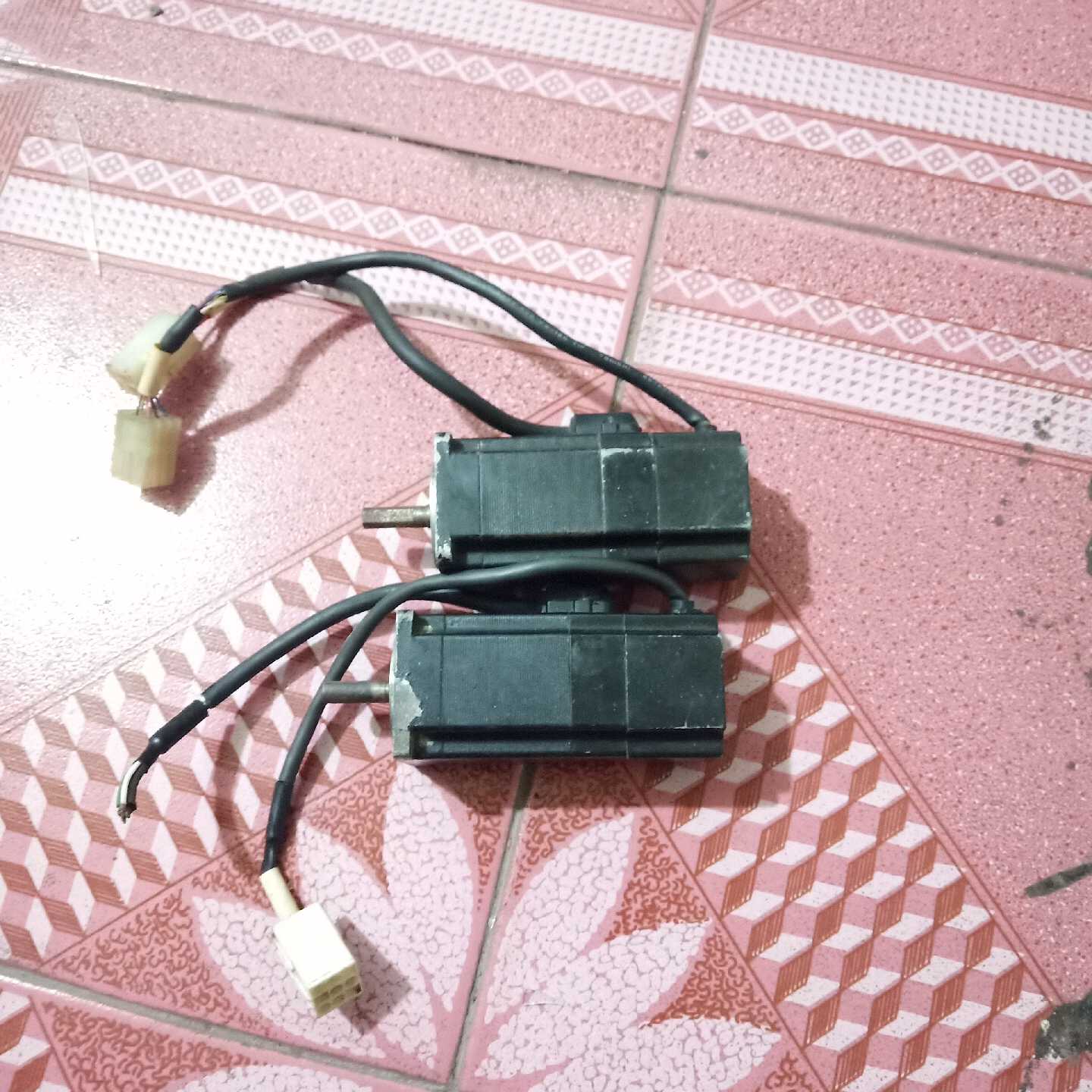 议价二手电机 P50B04010DXS13数量两个100瓦的