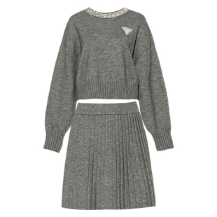 DPLAY2025年冬季新款灰色针织衫女含羊毛闪钻设计长袖上衣毛衣