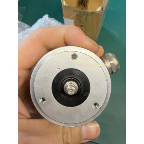 议价全新SEW编码器ROD426102430B101A维修