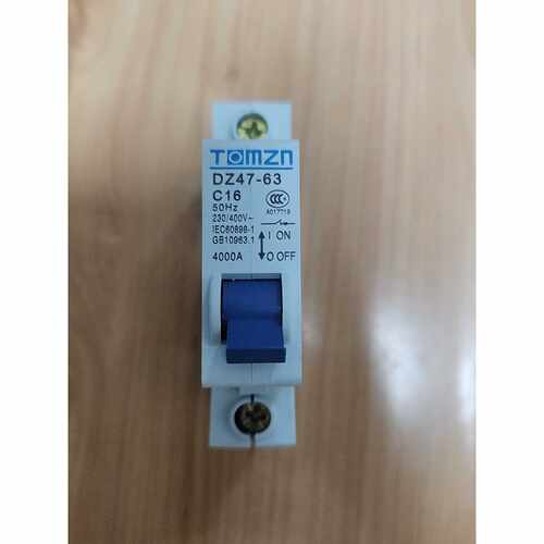 溢价-库存同正断路器3盒共36个型号DZ4763