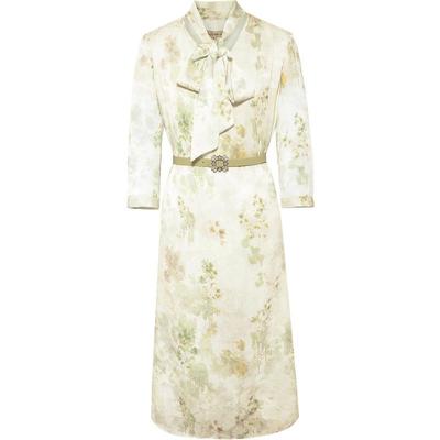 【林间初见】粉蓝衣橱2025春秋新款漫游飘带提花缎面V领连衣裙女