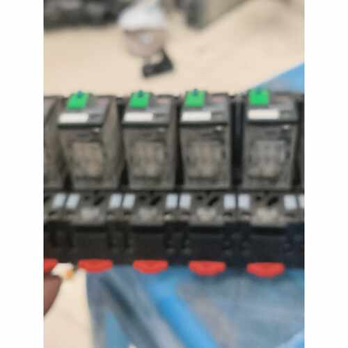 议价施耐德继电器RXM3AB2JD加底座RXZE2S111M有2维修