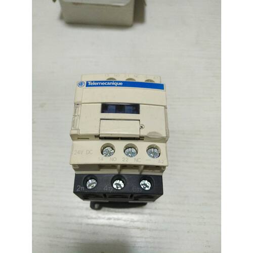 议价原装施耐德交流接触器线圈24VDC LC1D18 BDC实物拍摄现货推荐