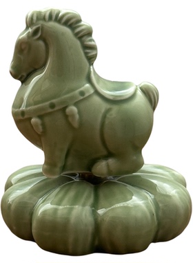 萌趣陶瓷旋转生肖马桌面摆件