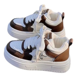 流行女童鞋子秋季今年好看儿童运动鞋冬天新款女孩板鞋厚底小白鞋