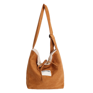 羊羔毛绒绒包包女式2025新款春季超火通勤托特包大容量斜挎水桶包