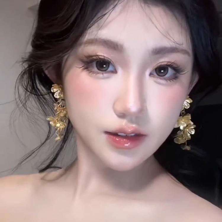 金色花朵大耳环气质耳夹女无耳洞2024新款耳钉高级感耳饰夸张耳坠