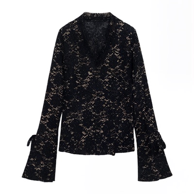 黑色蕾丝修身上衣女秋季新款性感女人味V领喇叭袖显瘦镂空打底衫