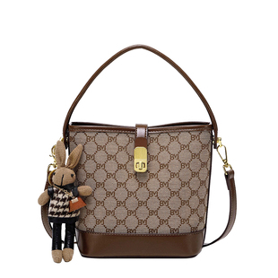 今年流行手提包包女2025新款高级感水桶包小众单肩斜挎包轻奢女包