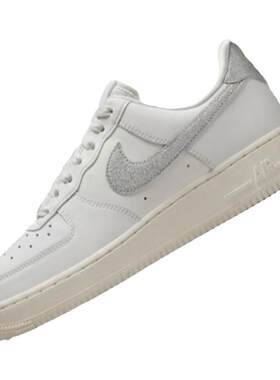 Nike满天星女子空军一号低帮板鞋