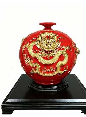 中国红陶瓷漆线雕三龙戏珠花瓶