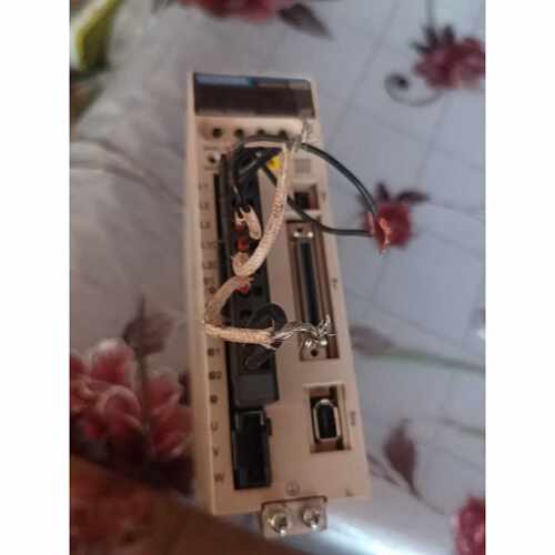 议价伺服驱动SGPMS2R5APOA实物功能正常维修