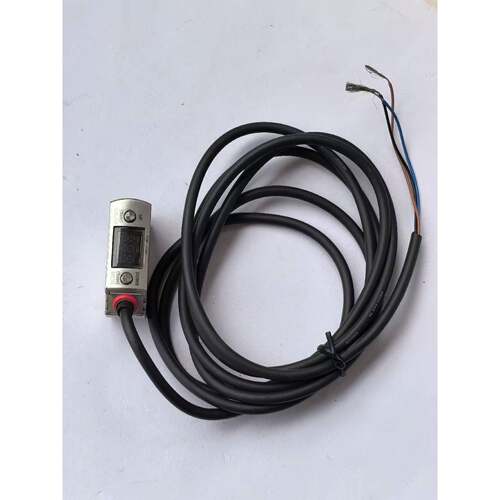 非标价KEYENCE基恩士LRZB100N光电传感器线长1.7修理