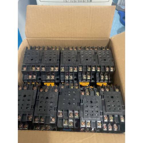 〔议价-可维修〕继电器底座PYF11A 11脚 黑色外壳 一盒20个 打 工