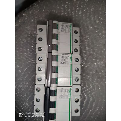 询价下单施耐德断路器，型号OSMC32N3D63和C65N D20，
