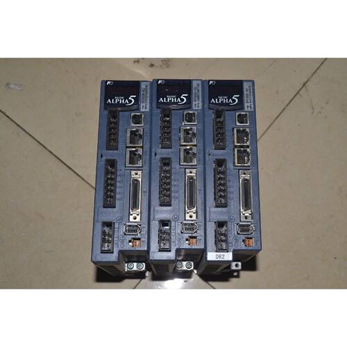 议价富士ALPHA5 RYT101D5-VS2 100W  220V 伺服电机驱动器。。。