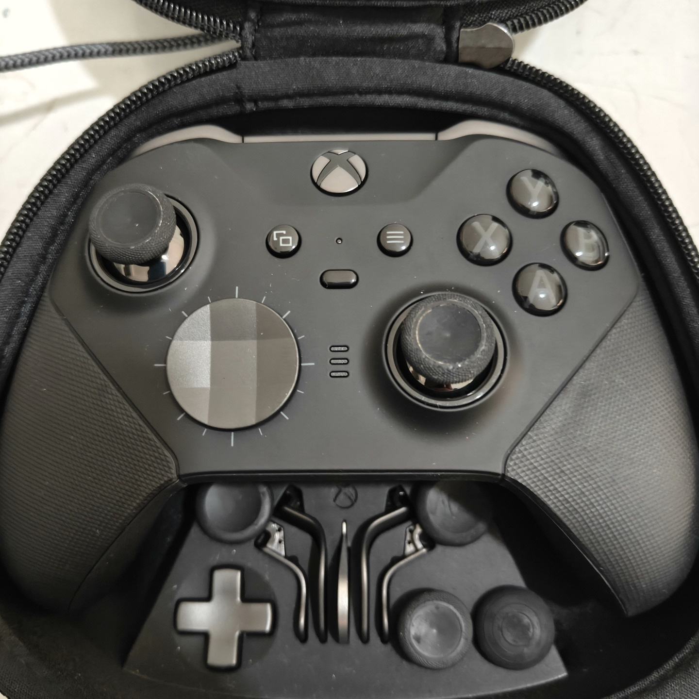 【请询价】Xbox精英二代手柄，黑色品。配件齐全：包、图片