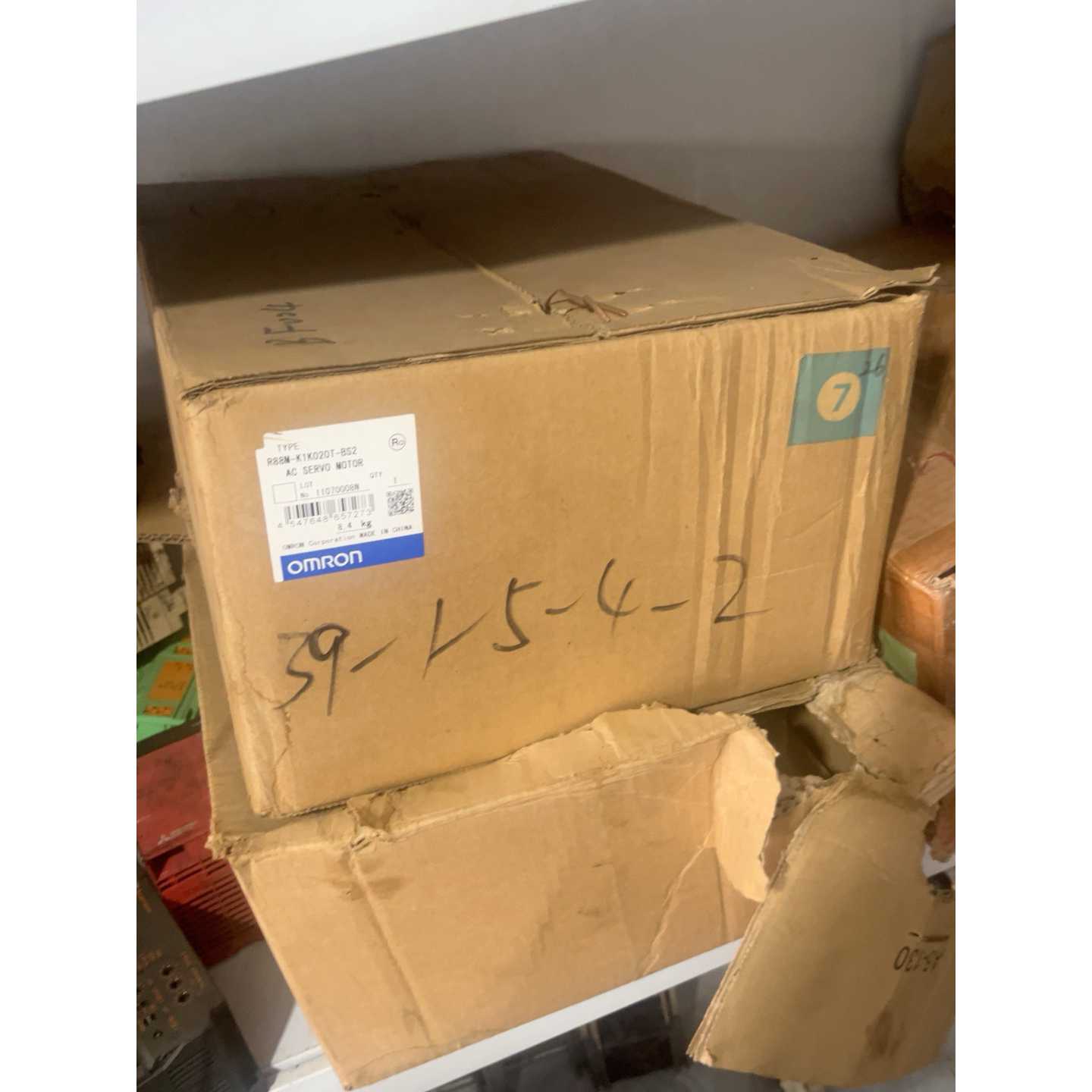 议价欧姆龙电机R88M-K1K020T-BS2全新带包装实图拍
