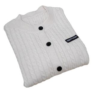 鹤鹤2024蜜熊绒秋冬新款圆领单排扣麻花针织开衫女短款毛衣外套潮