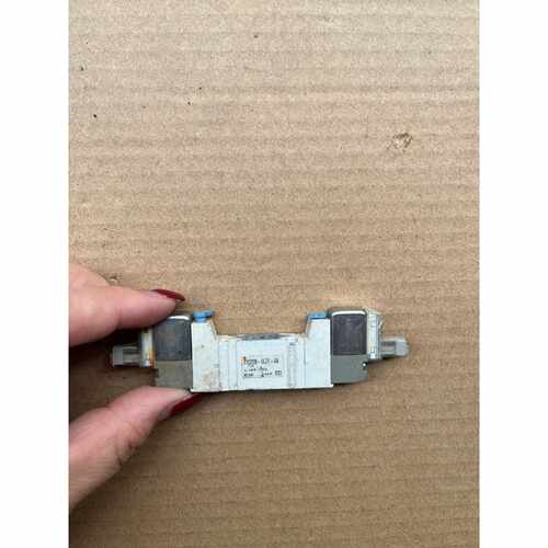 在线议价SMC电磁阀 SY3220-6LZE-C4 成色看图 一个2