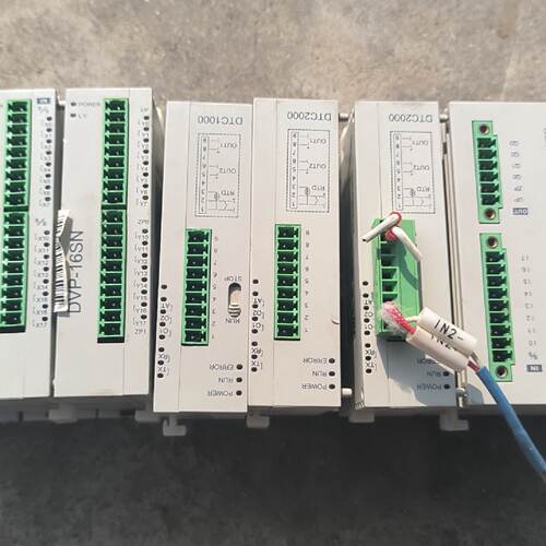 询价-DVP10MC11T 台达plc一套，带模块DTC2000V