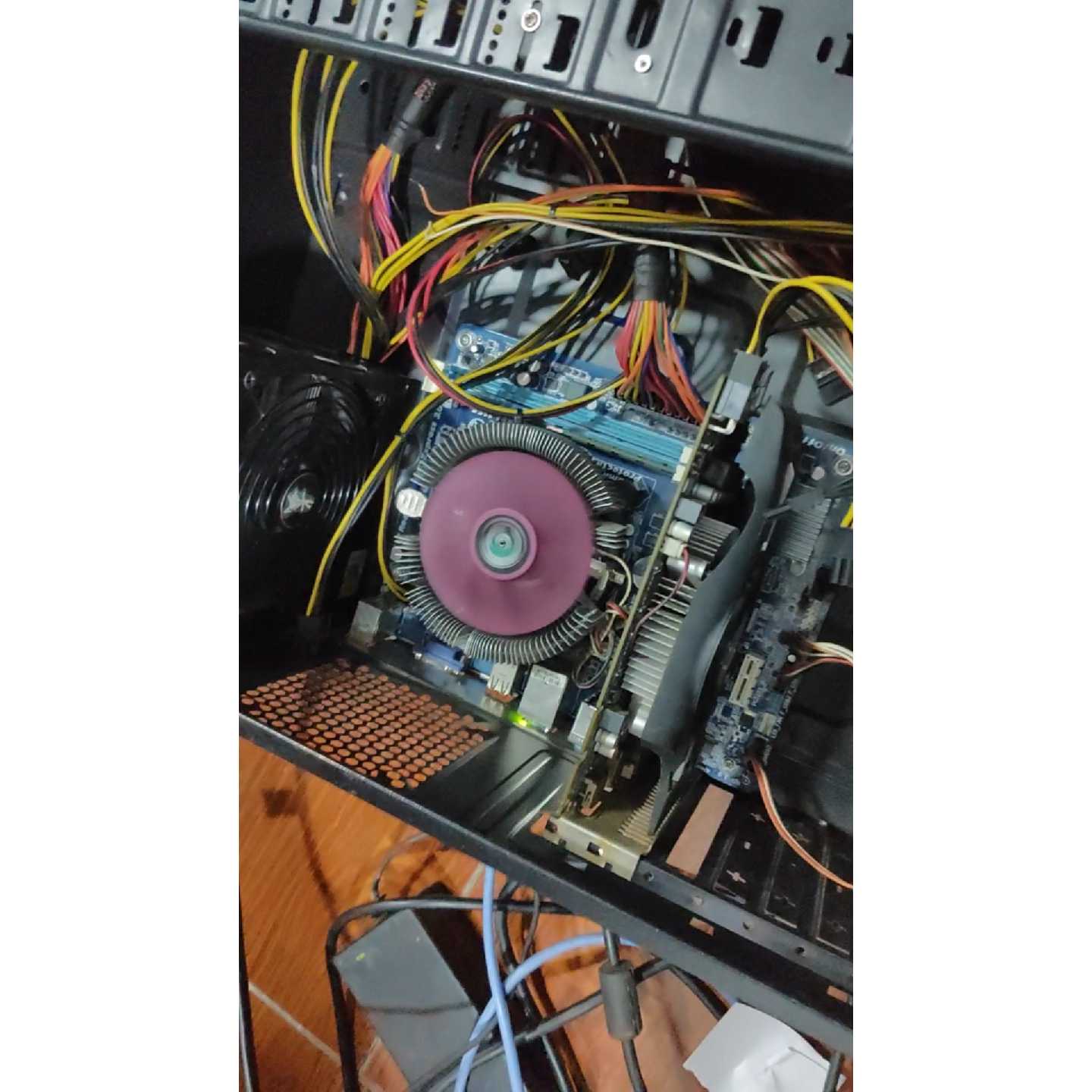 议价蓝宝石HD6770白金版1GD5如下图实拍功能正常4可维修