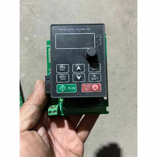 询价开民变频器KM71002.2KW的主板和面板功能