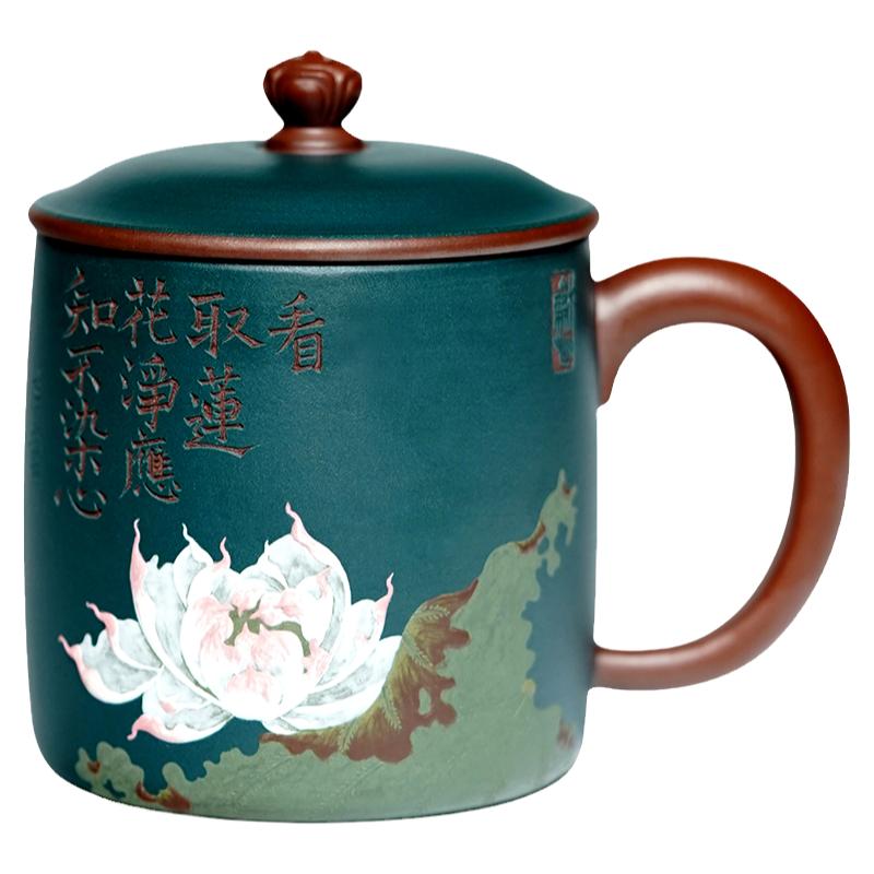一株亭亭玉立的荷花缱绻曼妙