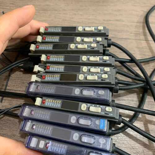 议价-KEYENCE基恩士光纤放大器FS-V11 ，功能可维修