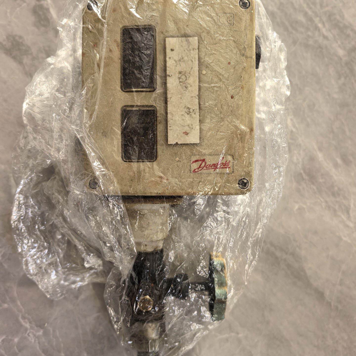 丹佛斯压力开关，品，滑油泵低压开关，外观有使用痕迹，内部