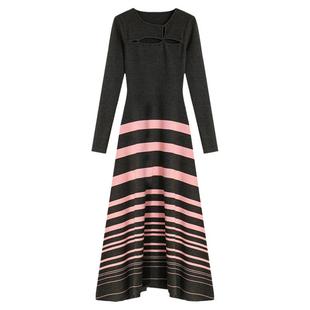 稀有概率 原创设计镂空针织连衣裙女秋季修身长袖粉色条纹长裙