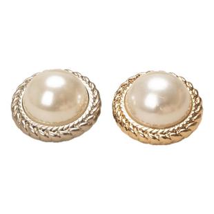 黑色纽扣扣子橘色配红色针织衫粉色彩色牛仔焦糖色羊绒皮衣奶油白