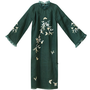 江南范深绿色苎麻改良低领旗袍刺绣2023年国风可以上班穿的连衣裙