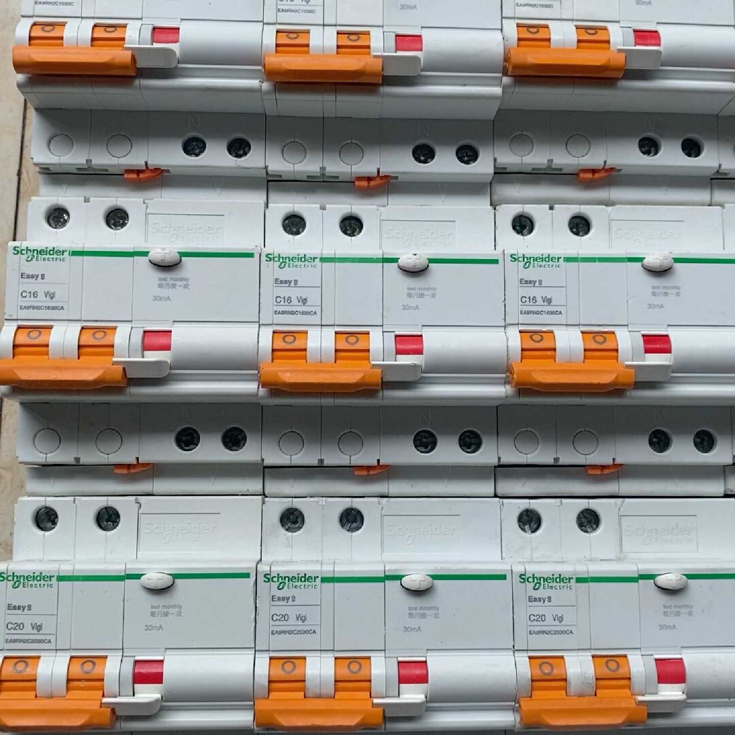 咨询后拍施耐德小型漏电断路器2P漏保 Easy9系列 拆机 成色
