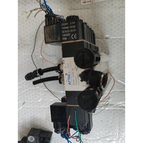 议价拆机件亚德客AIRTAC电磁阀4V22008DC24V维修
