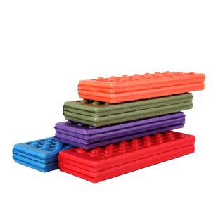 户外XPE蜂窝按摩防潮坐垫户外泡沫便携四折野餐垫隔脏隔凉无异味