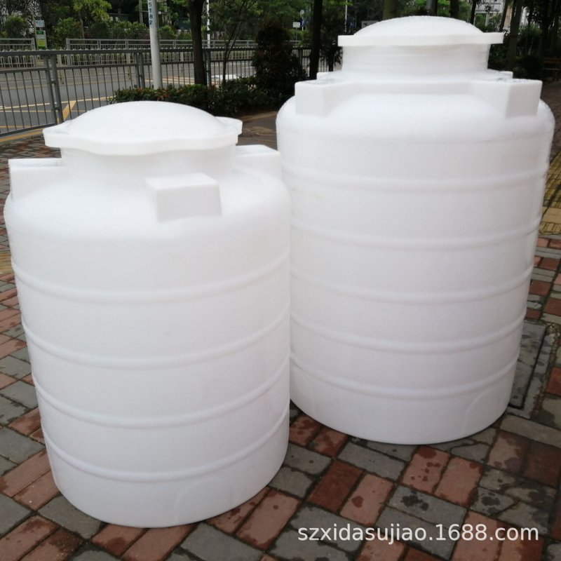 大量供应 2 000L  耐酸碱滚塑圆形塑料水箱  塑胶水塔PE储水罐