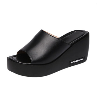 百丽纯爱2026新款坡跟凉拖鞋女夏真皮高跟软底松糕外穿厚底女凉鞋