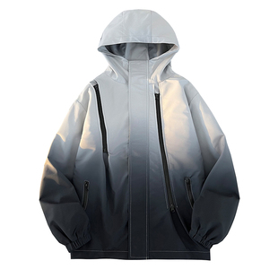 冲锋外套男生渐变色2026年春季新款潮流宽松衣服户外春秋连帽夹克